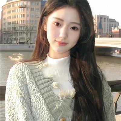 院子里的女人